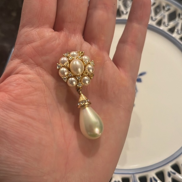 Christian Dior Vintage Clip-On Earrings Dripping in Crystals and Pearls - Picture 3 of 5